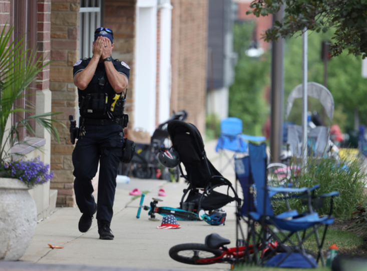 Кровавая бойня на параде в США.