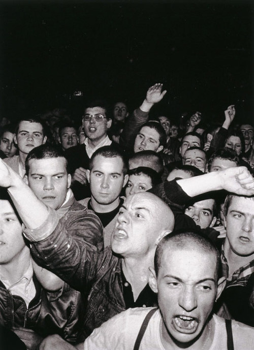 Как в конце 90-х и начале нулевых молодых людей зомбировали лжепатриотизмом под разными соусами: ультраправые скинхеды и фанаты разных мастей