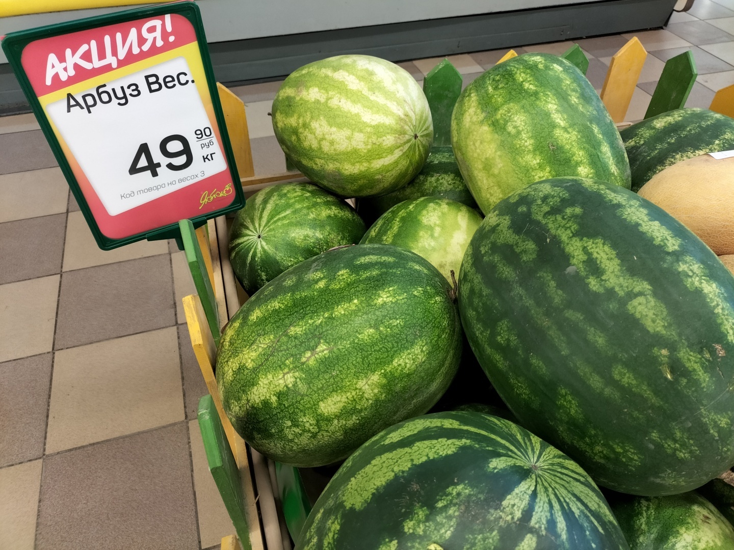 Кг арбуза. Арбузы на рынке. Херсонские арбузы. Из арбуза. Первые арбузы.