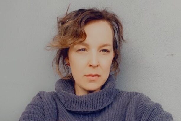 Мать-одиночка, столкнувшаяся с бездомностью, умоляет правительство решить жилищный кризис.