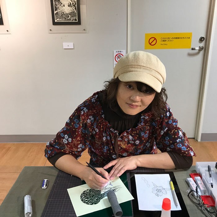 Шедевры с помощью ножа и бумаги