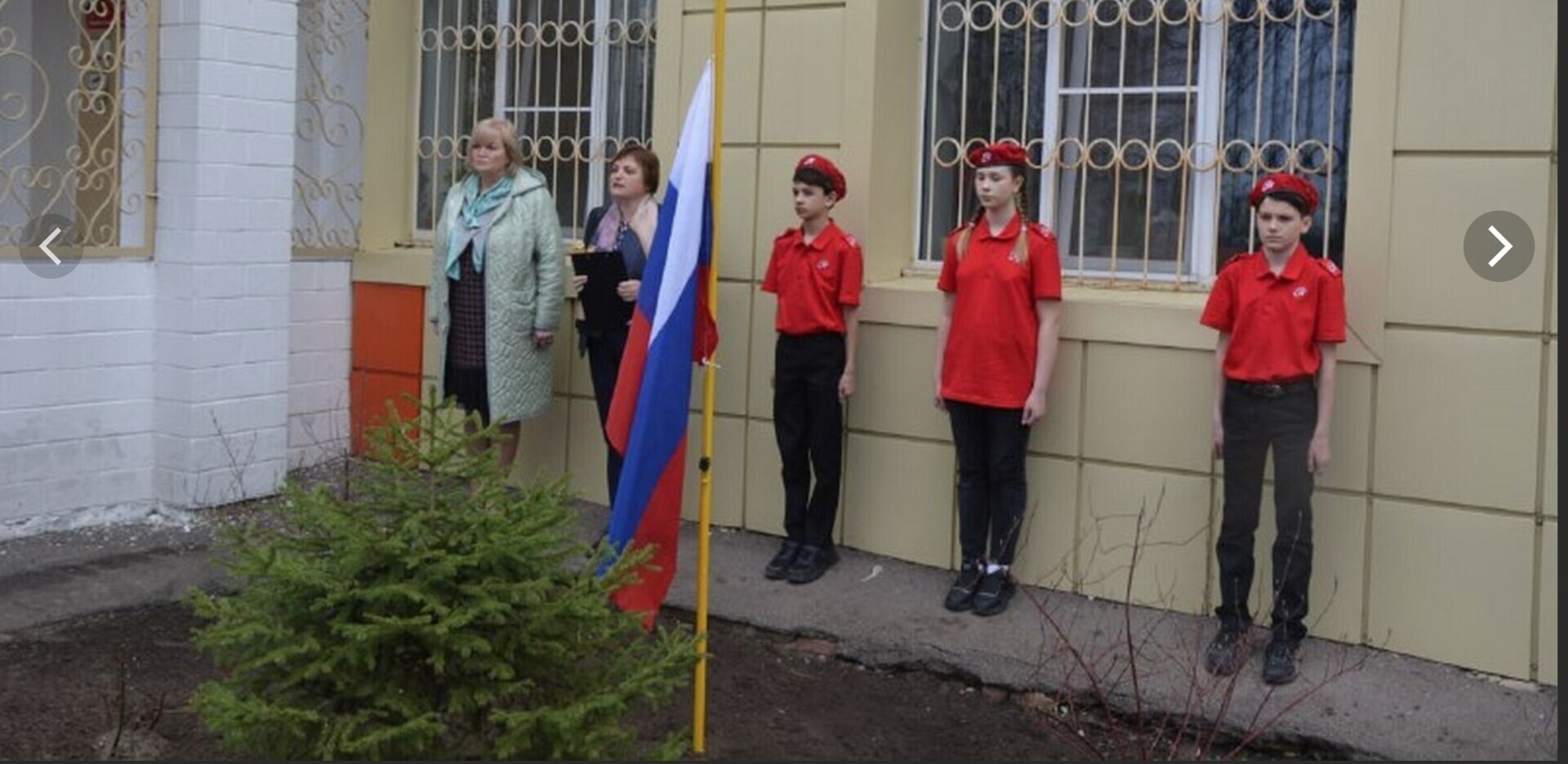 Как будет организован еженедельный подъем российского флага в школах?