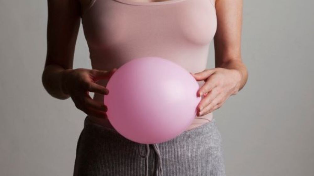 Как избавиться от вздутия живота: домашние средства, которые работают