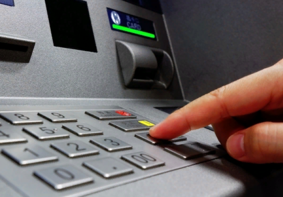 Как обезопасить себя от кражи денег с карты в интернет-магазинах или терминалах?