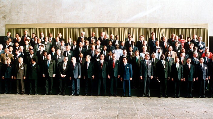 Около 10 000 политиков из 172 стран отправились в Рио-де-Жанейро в июне 1992 года.Для участия в" Конференции Организации Объединенных ...