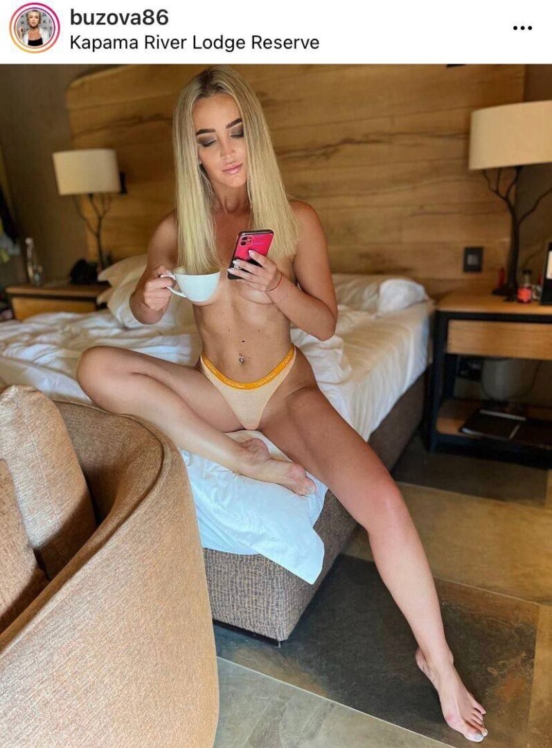 Бузова продолжает хвастаться фигурой😏 Новости Шоу-Бизнеса