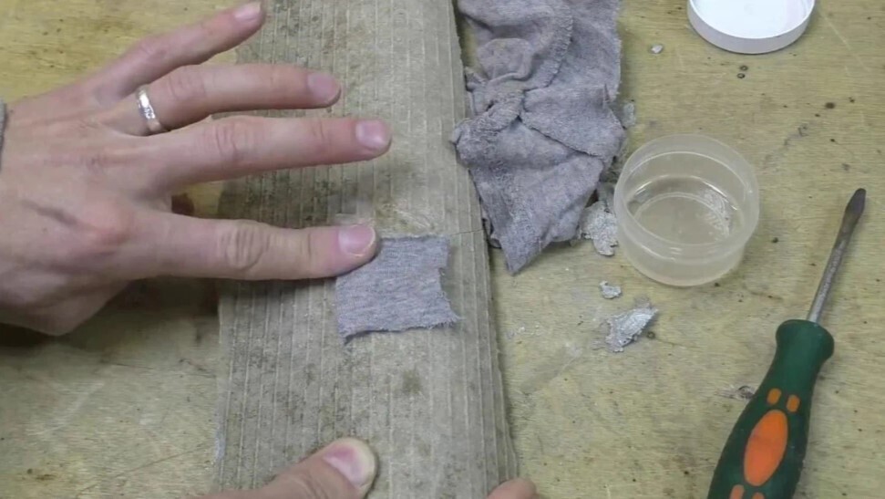 Пенопласт растворяем в ксилоле и получаем отличный клей