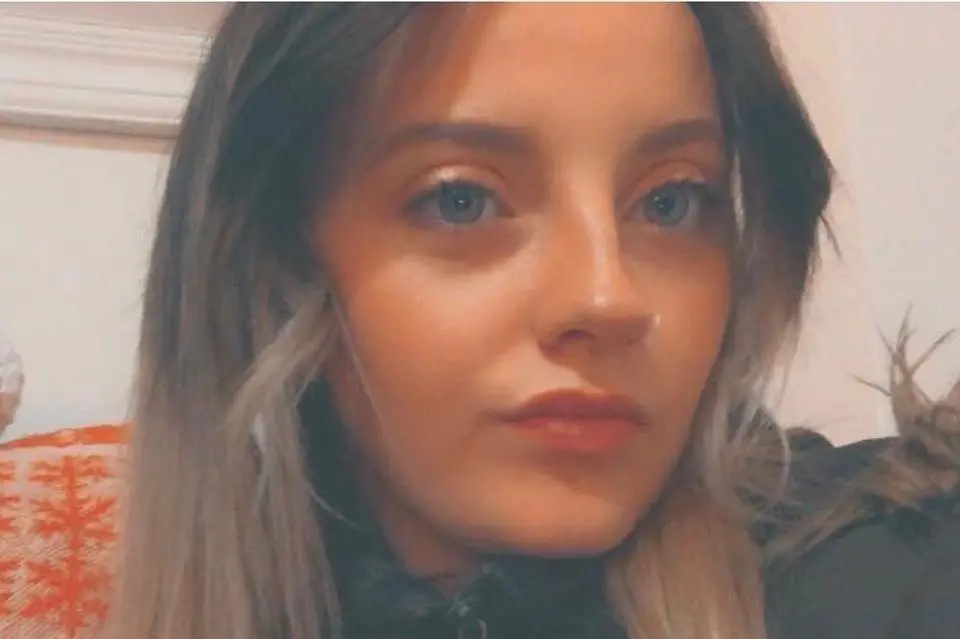 Отец ВИНОВЕН в убийстве дочери, 19 лет, дважды сбив ее и раздавив до смерти, будучи в ярости