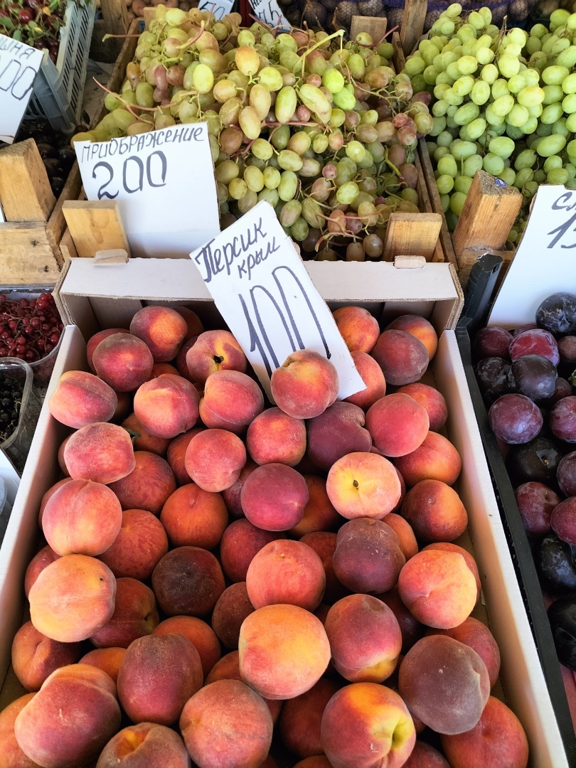 Копеечные цены. Крым заполнен фруктами из Запорожья - фото