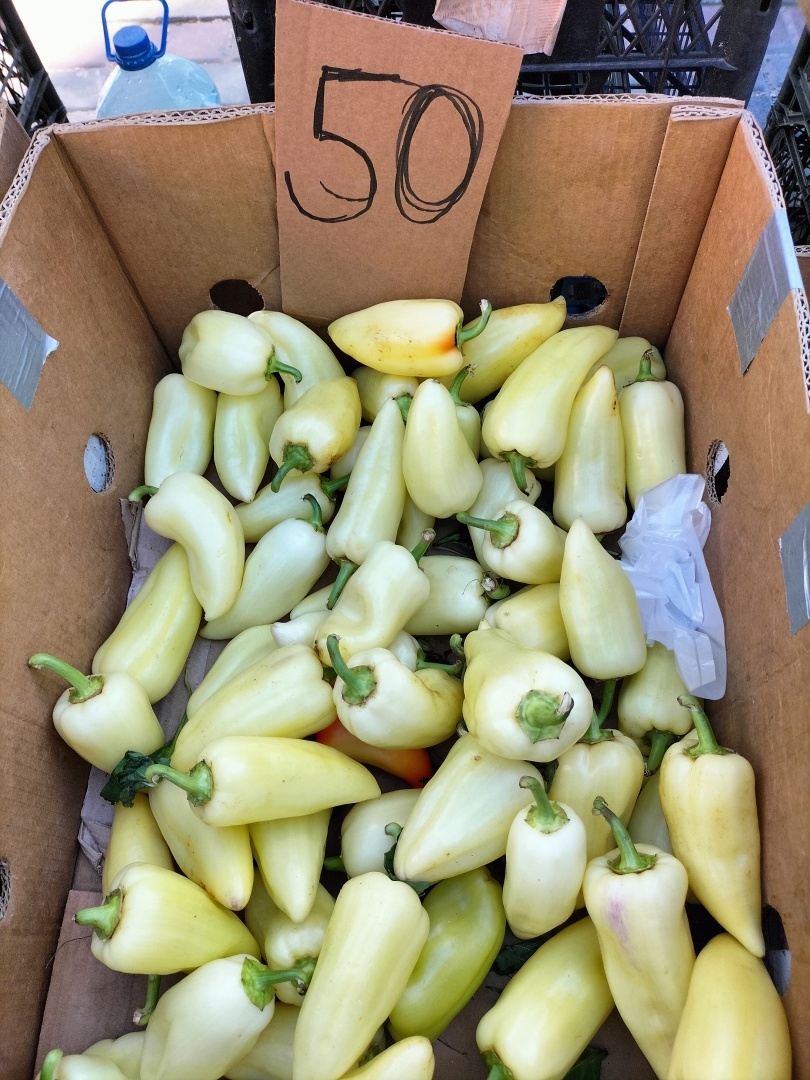 Копеечные цены. Крым заполнен фруктами из Запорожья - фото