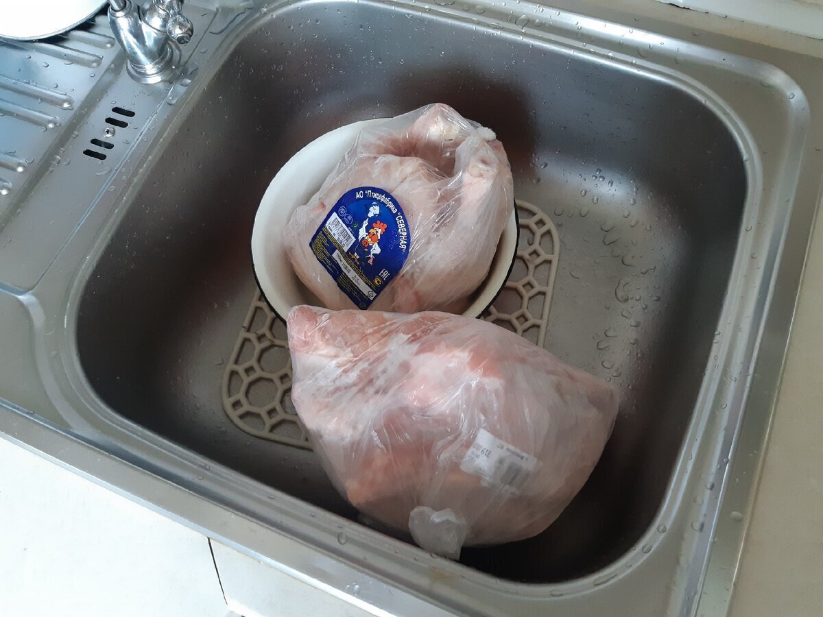 Как быстро разморозить мясо в домашних условиях: плюсы и минусы разных способов