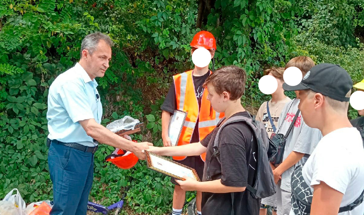 В Севастополе регулировать движение на дорогах начали… дети