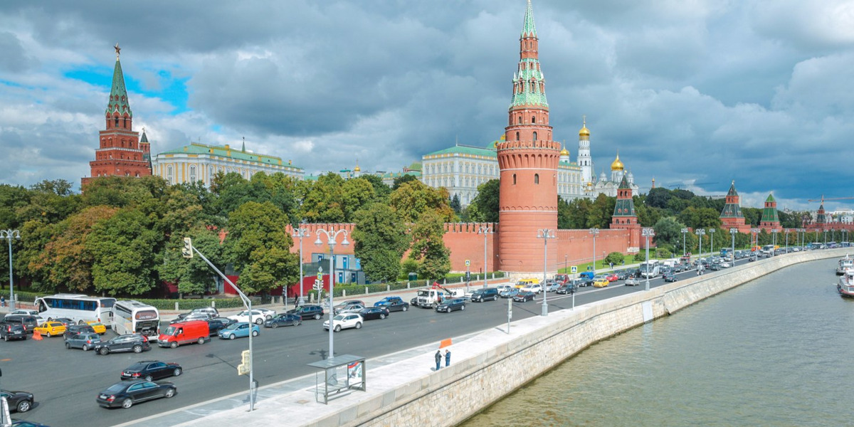 Прогулки по Москве: столичные набережные, строгие и не очень