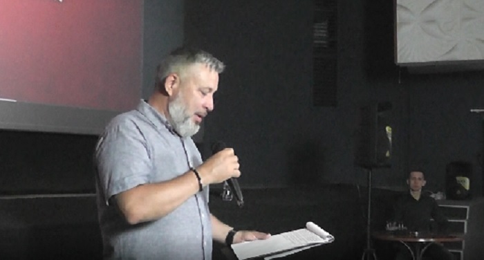 Кандидат в губернаторы Свердловской области Александр Ивачёв на встрече с горожанами Первоуральска. ТВ.