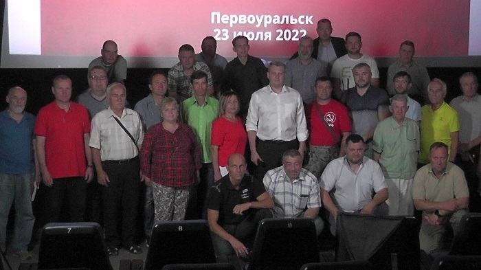 Кандидат в губернаторы Свердловской области Александр Ивачёв на встрече с горожанами Первоуральска. ТВ.