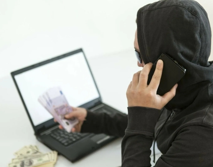Новый вид мошенничества раскрыл Центробанк: предупредите близких, ведь мошенники надели маску оператора сотовой связи. Рассказываю алгоритм