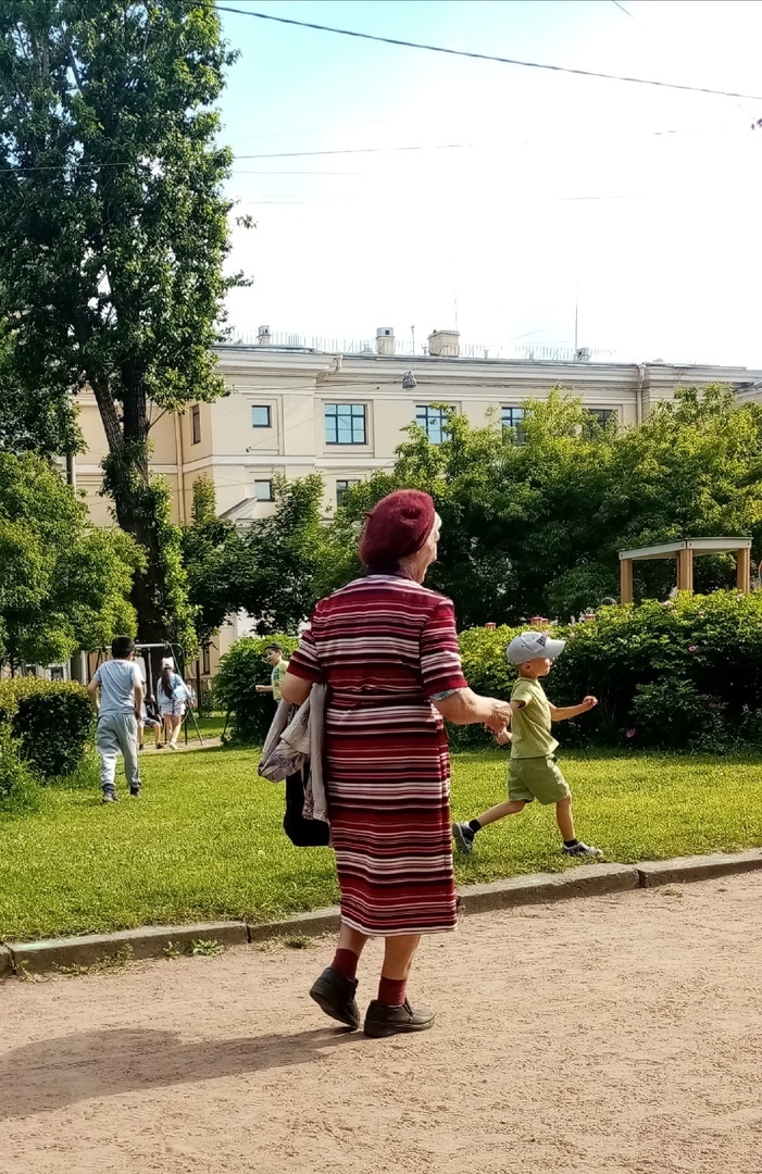 Итоги опроса: официальное трудоустройство против неофициального