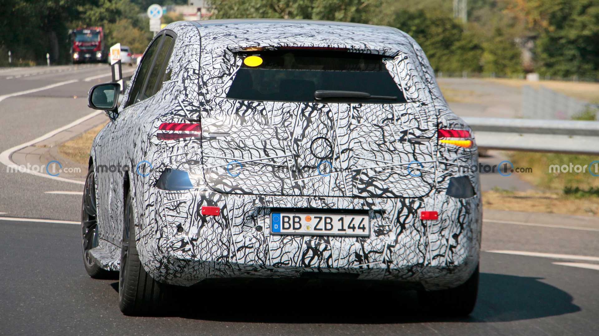 Начались испытания электрического кроссовера Mercedes-AMG EQE