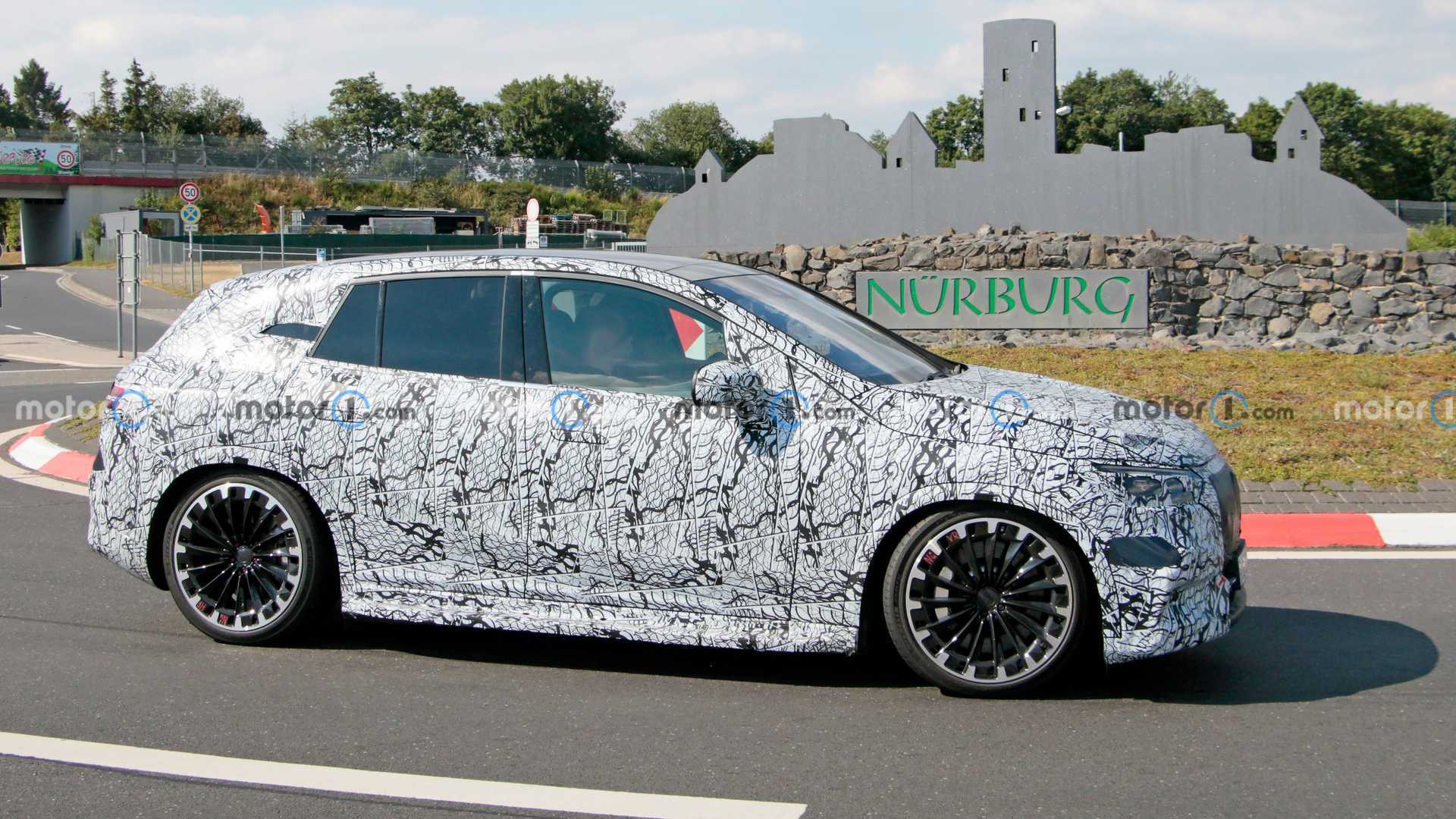 Начались испытания электрического кроссовера Mercedes-AMG EQE