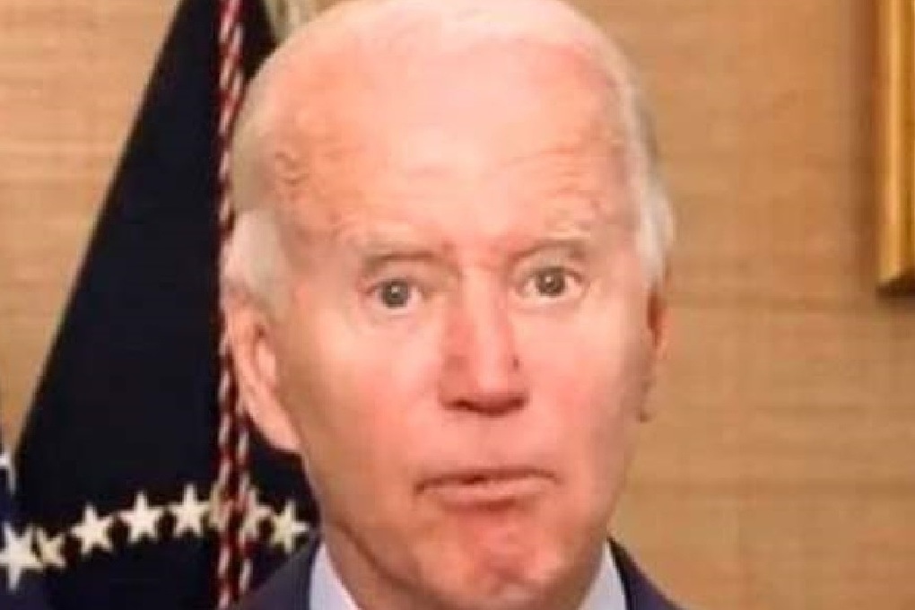 Андроид Байден (стеклянный взгляд).