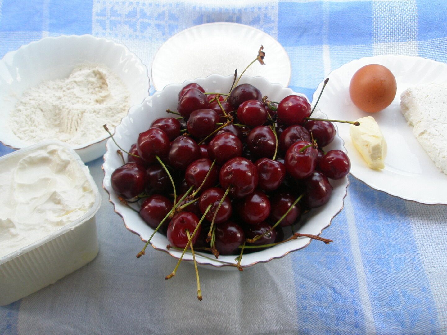 Рецепт творожной запеканки с вишней