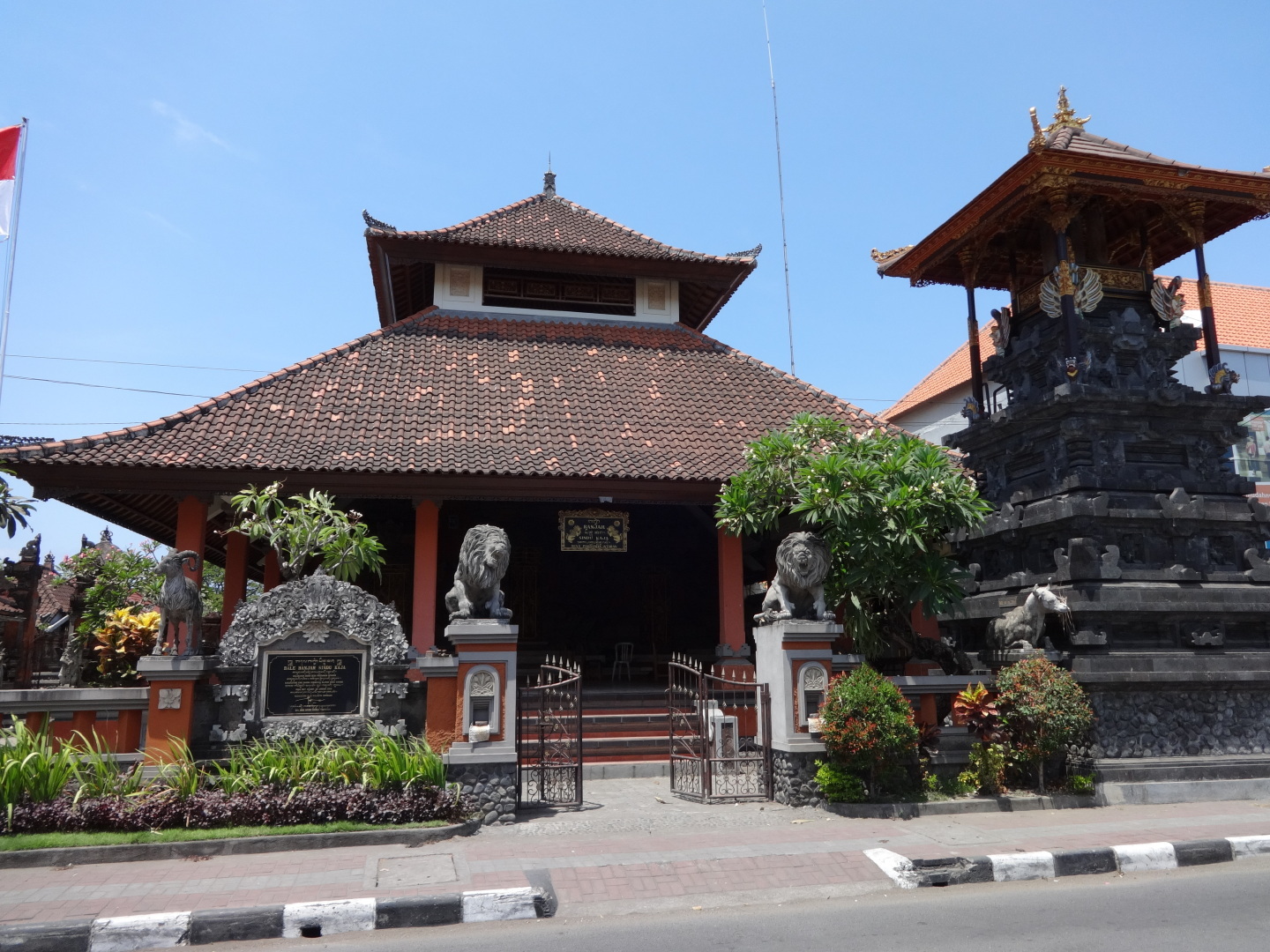 Топ-5 классных мест на Бали: старинные храмы, заброшенный отель с призраками, встречи с дельфинами