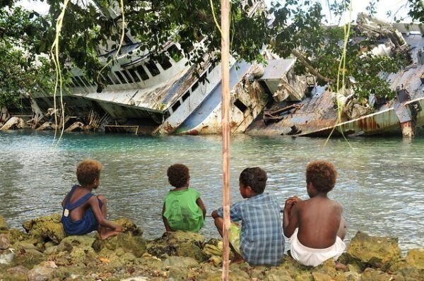 Бывший круизный лайнер стал музеем под открытым небом и популярным туристическим местом. Где находится это чудо и почему его бросили?
