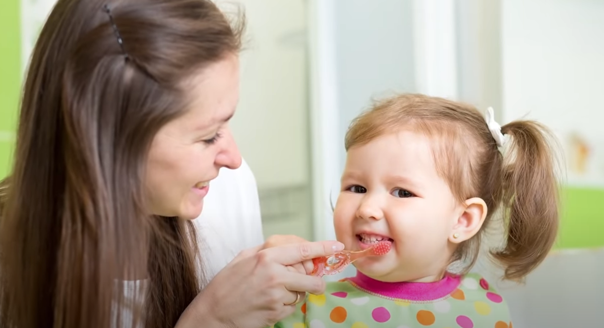 Женщина с необычной головой.