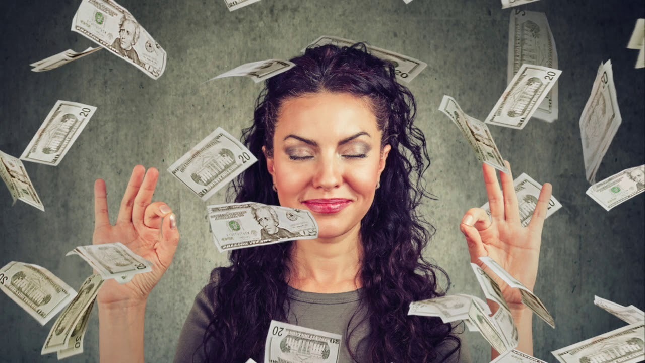 Без паники! Что сейчас делать с долларами и евро, и стоит ли их менять на рубли, как советуют многие эксперты?