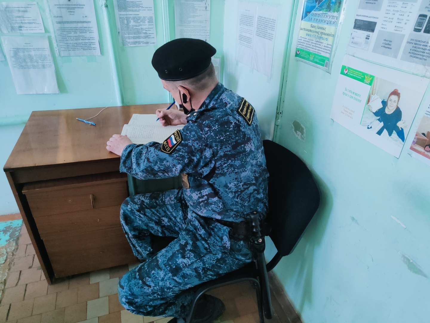 Лето, оно и у судебных приставов лето