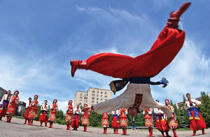 Украина отплясывает гопак под крики «Новофедорівка!»