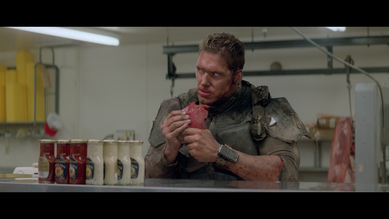 Что лучше книга "Хрустальные рыцари" или фильм Универсальный солдат 1992 года?