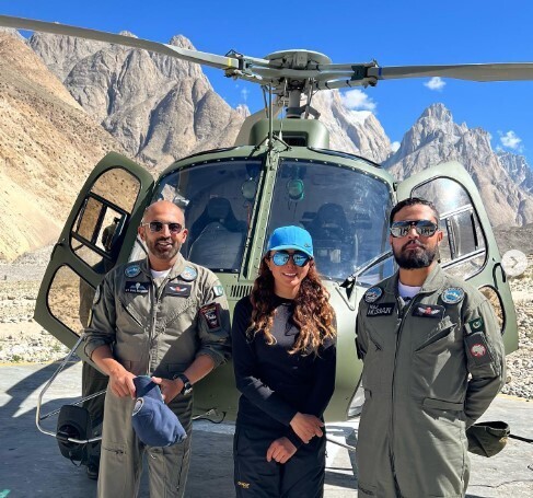 Эпический спуск: мать двоих детей помогает двум своим больным товарищам спуститься в Гашербрум-1