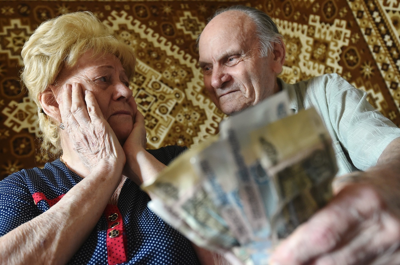 ПФР требовал от пенсионеров вернуть переплату