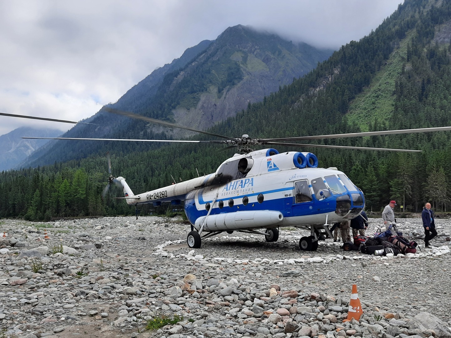 Земля в иллюминаторе.