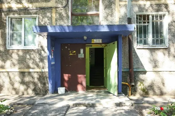 Люди несколько лет жили как на "газовой бочке" и с трупом за стеной.