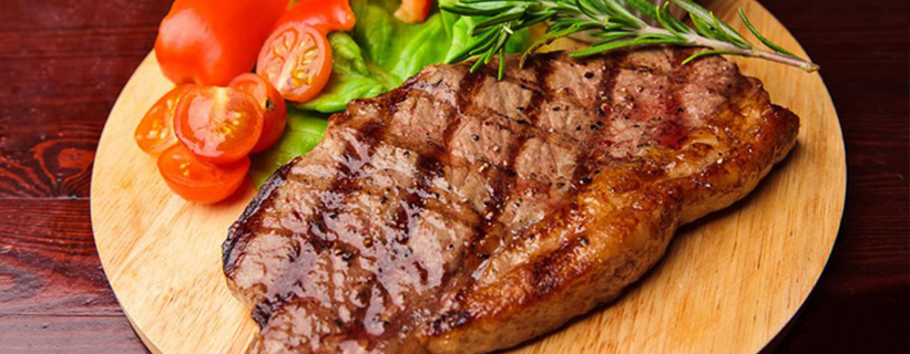 Опасно ли есть стейки из говядины, ведь по сути это блюдо из непрожаренного мяса?