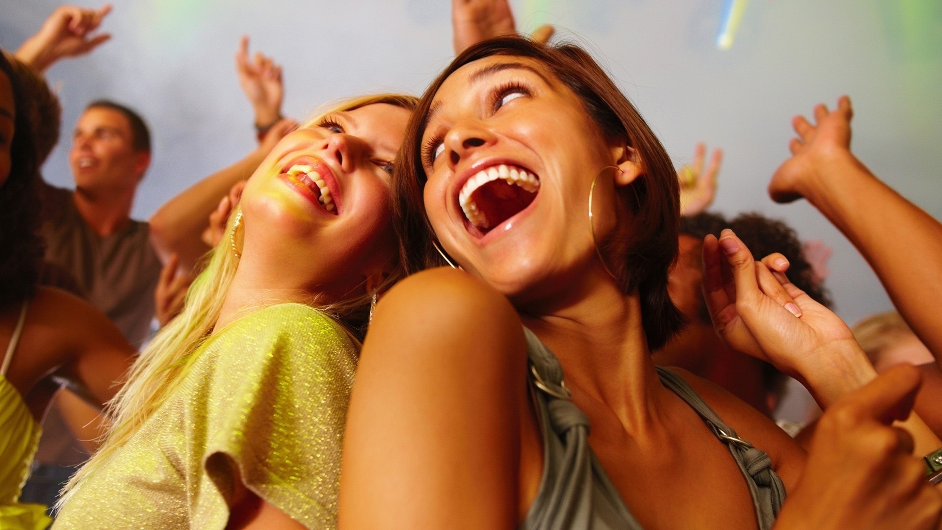 Почему люди перестали знакомится? Как сейчас знакомятся?