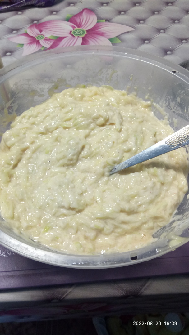 Обычные выходные домохозяйки или снова о кабачках. Блины из кабачков.