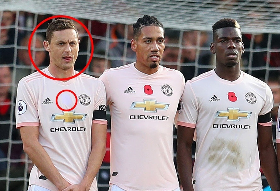 "Демонстративно швырнул цветок - символ НАТО": принципиальный серб - футболист Неманья Матич отказался выходить на поле с символом альянса на груди