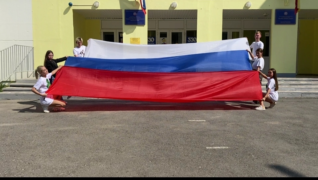 22 июня - День Государственного флага Российской Федерации: Великий триколор Петра Великого, цвета которого взяли и другие славянские страны