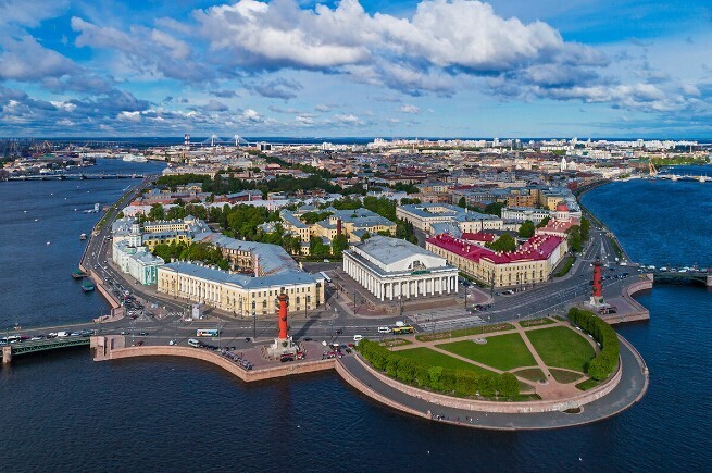 Санкт-Петербург часто сравнивают с Венецией: в городе 33 острова, а когда-то их было больше сотни!