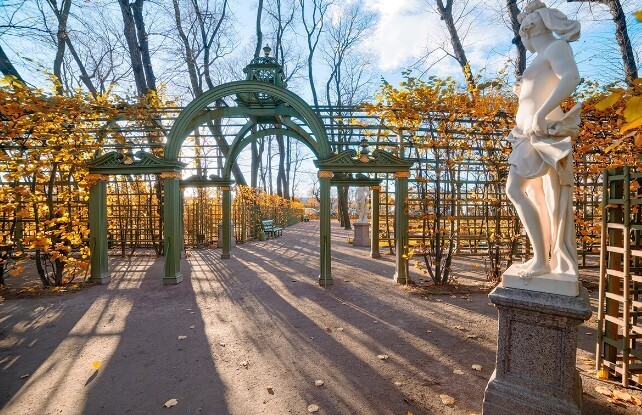 Санкт-Петербург часто сравнивают с Венецией: в городе 33 острова, а когда-то их было больше сотни!