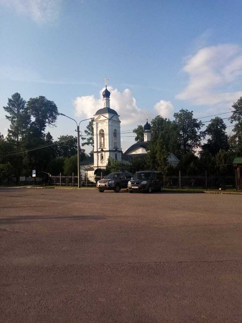 Удивительный старинный храм в деревне Середниково, который никогда не закрывался