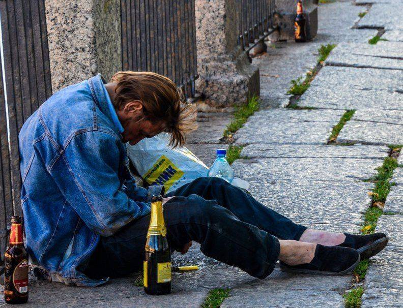 Многие алкоголики переживают здоровых людей. Почему?