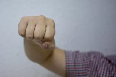 Долг мужчины защищать женщин и детей. Молодой человек заступился за девушку и теперь ему грозит срок до 15 лет лишения свободы.