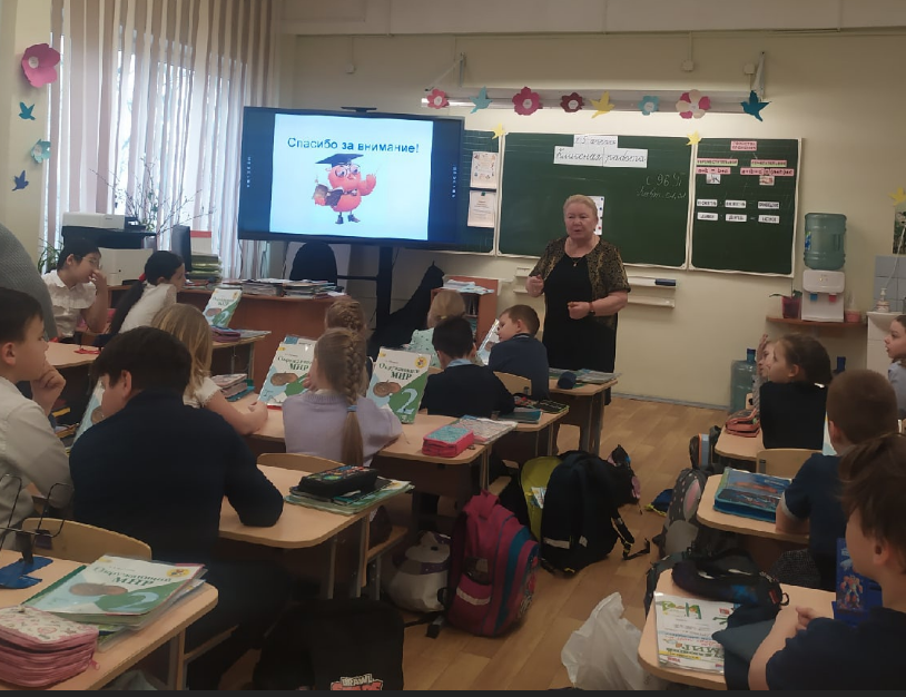 Опрос дня – 26.08.2022. Вы поддерживаете решение о выплате 10 000 рублей на детей-школьников из Донбасса и юга Украины?