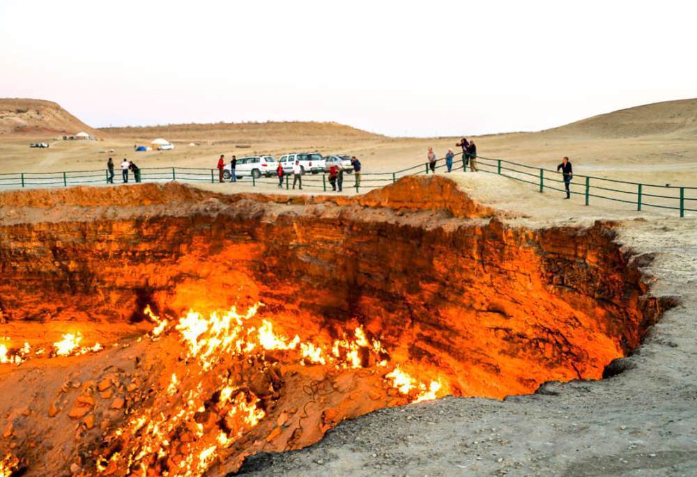 Знаменитые "Врата ада" в Туркменистане.