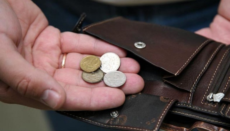 В чём мы, Россияне, виноваты и перед кем, если в России есть деньги на всех, кроме нас? Почему мы не нужны государству? Может что то нужно менять?