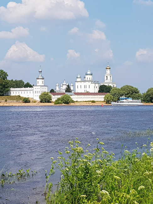Великий Новгород. Свято-Юрьев мужской монастырь и его Георгиевский собор
